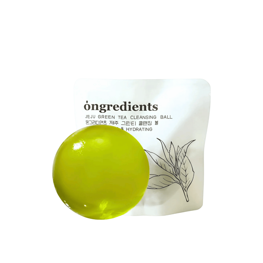 Productafbeelding van Óngredients Jeju Green Tea Cleansing Ball voor verpakking – veganistische reiniging die de huid verfrist en hydrateert.