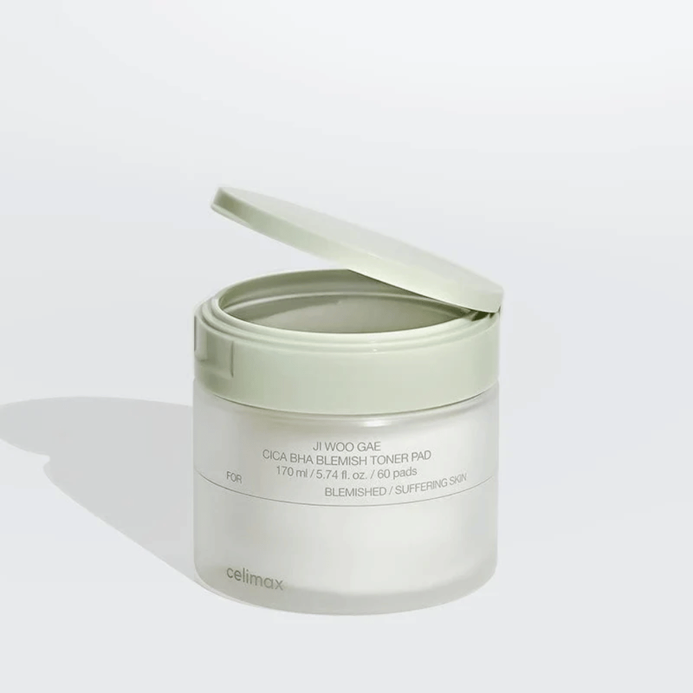 Open pot van Celimax Ji Woo Gae Cica BHA Blemish Toner Pad. Milde reinigende toner pads die de huid kalmeren en in balans brengen.