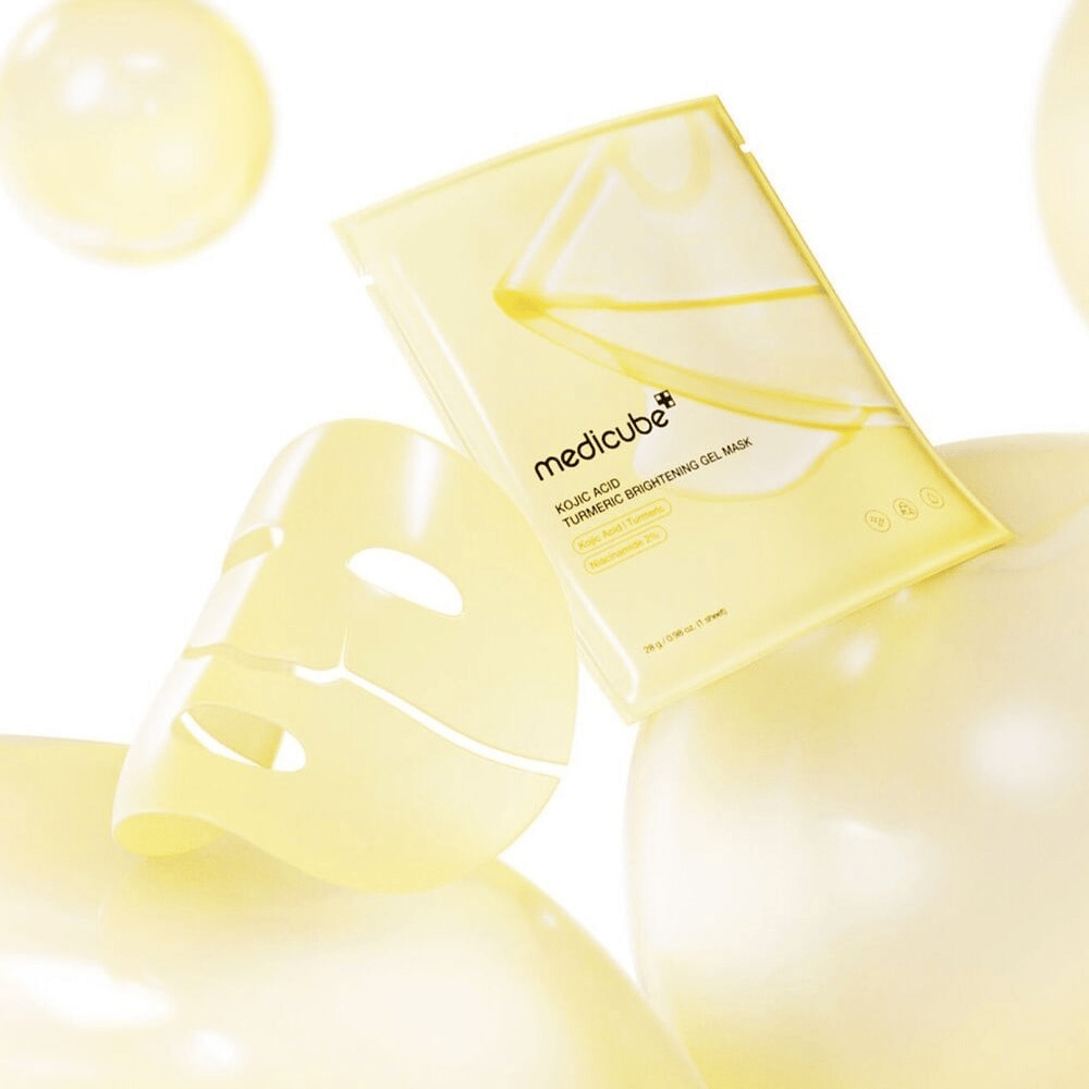 Medicube Kojic Acid Turmeric Brightening Gel Mask – glansgevende gelmasker met kojinezuur en kurkuma, zichtbaar in transparant velmasker en gele verpakking.