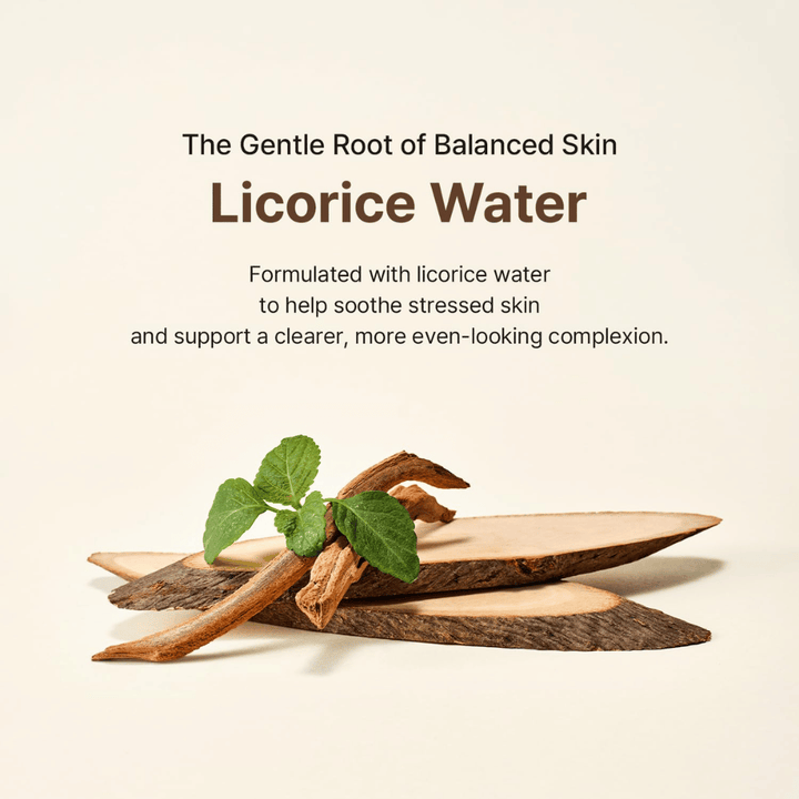 Zoethoutwortel en groene bladeren illustreren het hoofdingrediënt in Acwell Licorice pH Balancing Essence Mist. Zoethoutwater helpt gestreste huid te kalmeren en bij te dragen aan een egalere huidtoon.