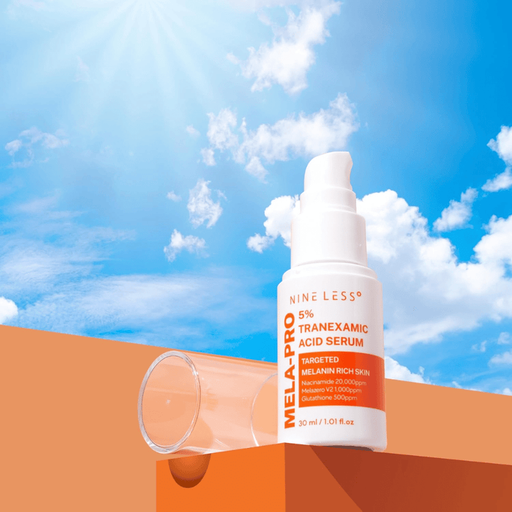 NINE LESS MELA-PRO 5% Tranexamic Acid Serum 30 ml, hydraterend serum dat hyperpigmentatie vermindert en een egalere huidtint geeft.