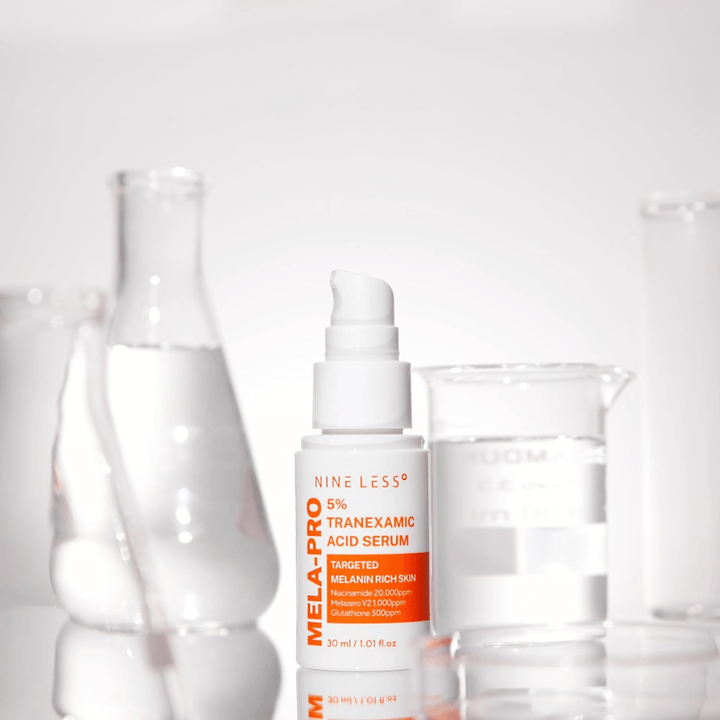 NINE LESS MELA-PRO 5% Tranexamic Acid Serum met tranexaminezuur en niacinamide, egaliserend gezichtsserum voor een helderdere huid.
