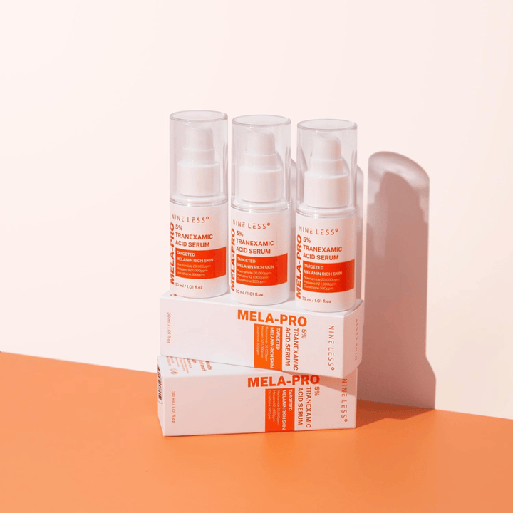 Drie NINE LESS MELA-PRO 5% Tranexamic Acid Serum 30 ml, verhelderend serum met niacinamide en glutathion voor melaninerijke huid.