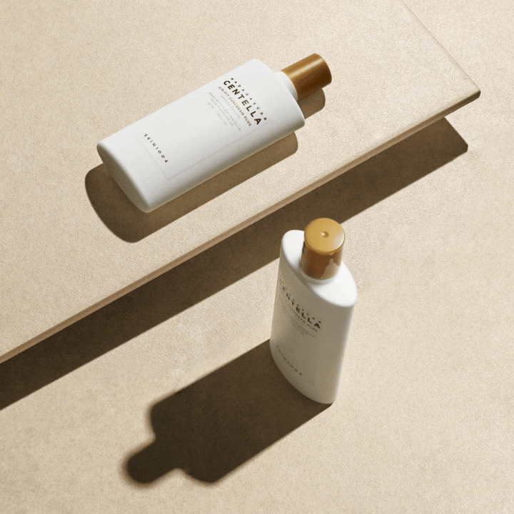 Zonnecrème van SKIN1004 met een lichte formule en hoge zonbescherming SPF50+ die de huid hydrateert en geschikt is voor alle huidtypen, inclusief de gevoelige huid