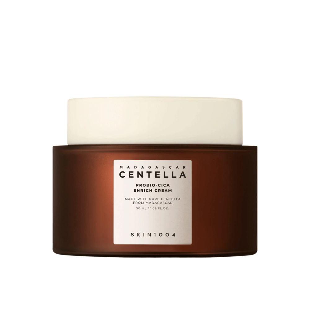 Een bruine pot met Madagascar Centella Probio-Cica Enrich Cream tegen een neutrale achtergrond.