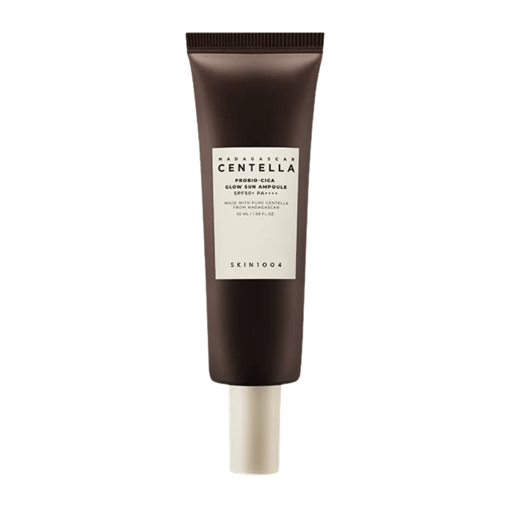 SKIN1004 Madagascar Centella Probio-Cica Glow Sun Ampoule is een zonnebrandcrème met SPF50+ PA++++ die een mooie gloed geeft terwijl het de huid kalmeert en versterkt met centella uit Madagaskar. Geschikt voor de gevoelige huid.