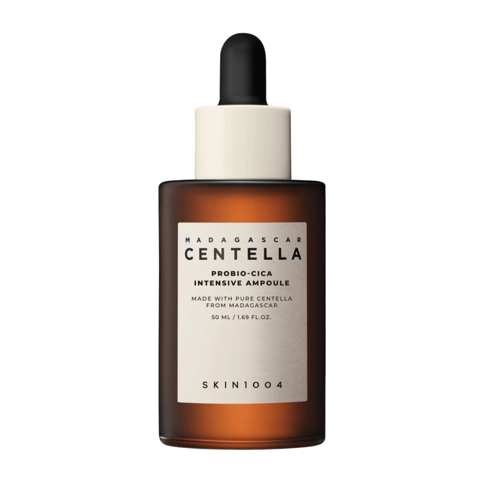 Fles met "Madagascar Centella Probio-Cica Intensive Ampoule" van SKIN1004, huidverzorging met centella uit Madagaskar.