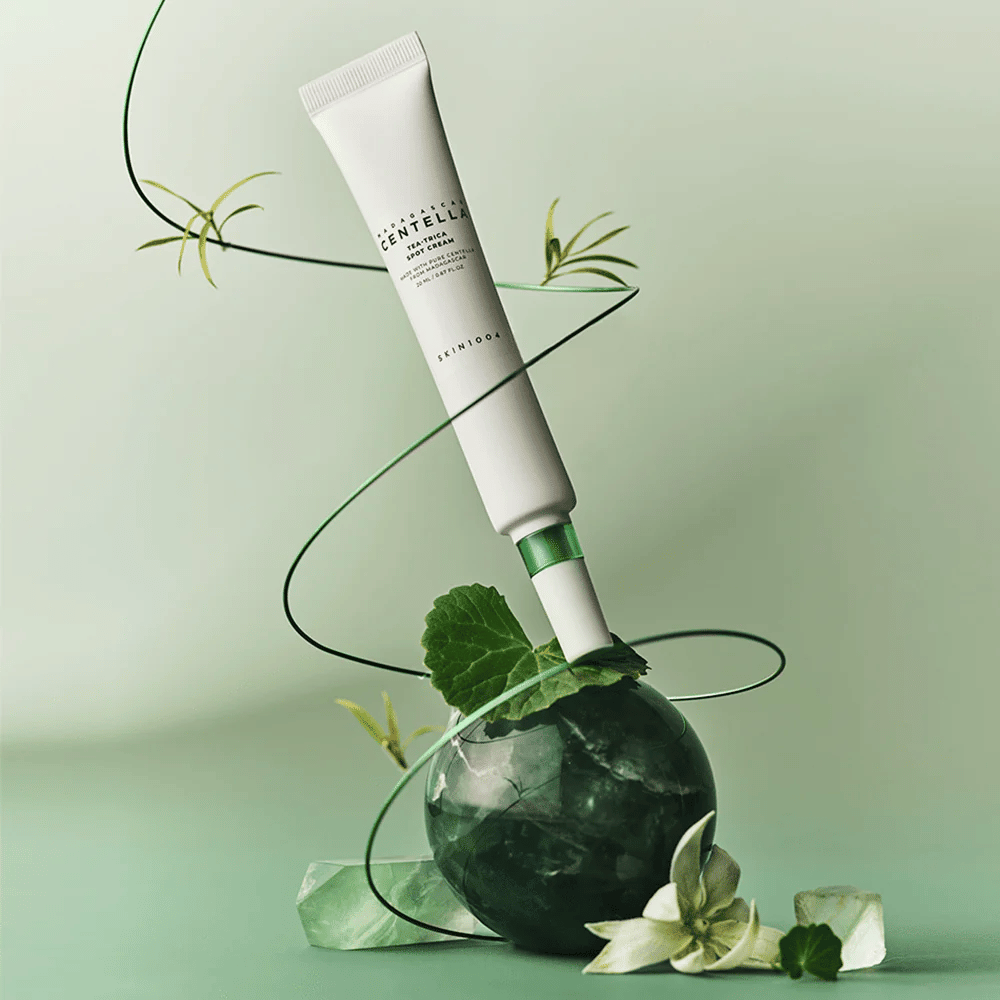 SKIN1004 Tea-Trica Spot Cream met centella asiatica en botanische elementen – Koreaanse acnecrème om irritatie te kalmeren en roodheid te verminderen.