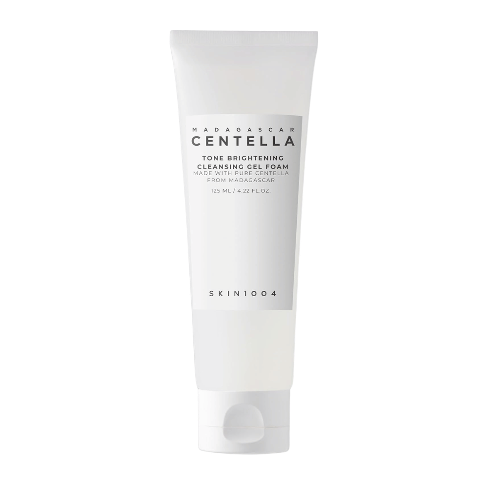 Vrijstaande productafbeelding van een reinigingsgel in een witte tube tegen een witte achtergrond. De minimalistische verpakking benadrukt het pure en klinische ontwerp van het product.