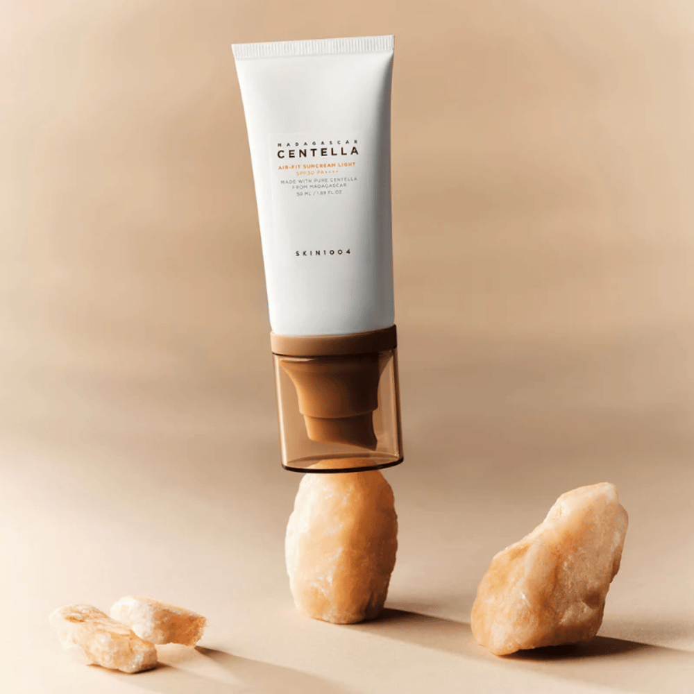 SKIN1004 Madagascar Centella Air-Fit Suncream Light – Koreaanse zonnecrème met een lichte formule die snel wordt opgenomen en helpt de huid te kalmeren met centella asiatica.