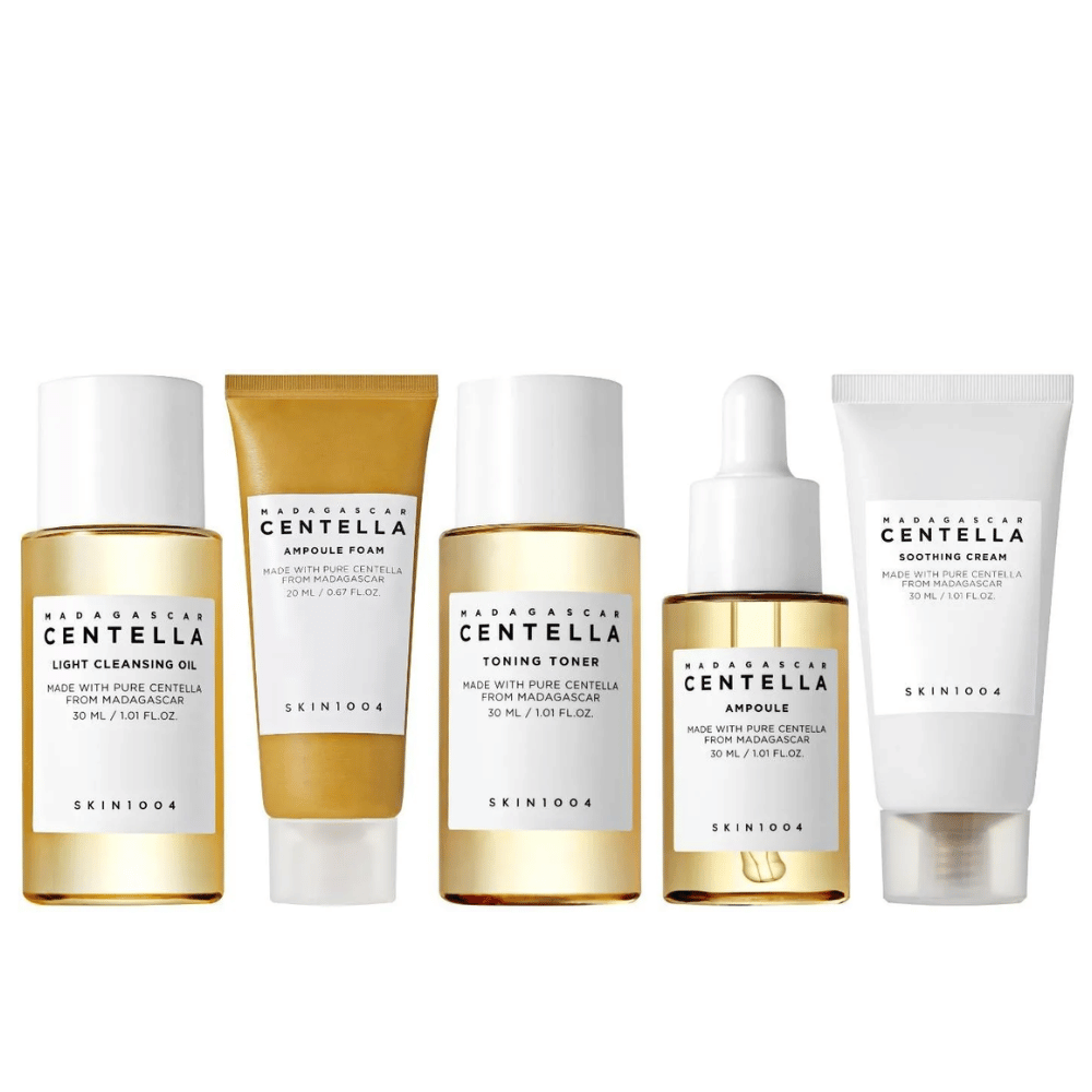 Madagascar Centella Travel Kit bevat vijf producten voor een complete huidverzorgingsroutine. Inclusief lichte reinigingsolie, ampoule foam, toning toner, ampoule en kalmerende crème. Perfect om de huid te hydrateren en te kalmeren, waar je ook bent.