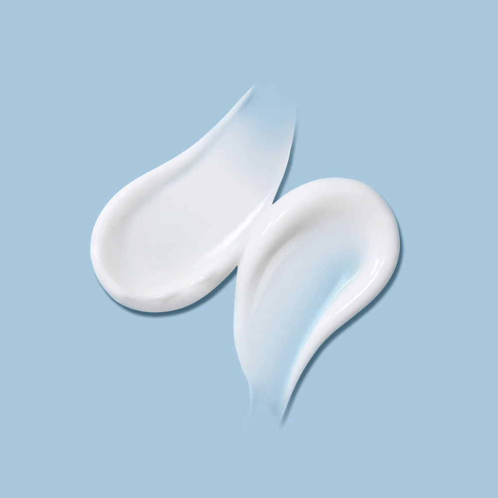 Textuur van MADECA Cream Time Reverse Zero – zijdezachte en lichte crème die intense hydratatie biedt zonder vettig aan te voelen op de huid.