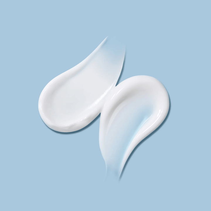 Textuur van MADECA Cream Time Reverse Zero – zijdezachte en lichte crème die intense hydratatie biedt zonder vettig aan te voelen op de huid.