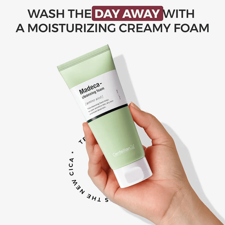 Centellian24 Madeca Amino Acid Cleansing Foam in hand – Koreaanse gezichtsreiniging met aminozuren en Centella Asiatica die een romig schuim geeft en de huid zacht reinigt zonder uit te drogen.