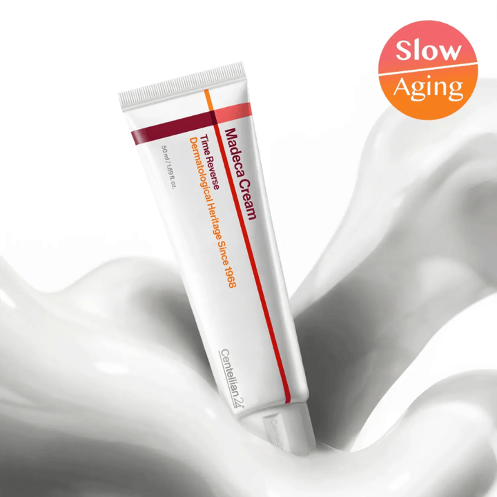 Centellian24 Madeca Cream Time Reverse in crème textuur met slow-aging boodschap, ontwikkeld om de huid te kalmeren, irritatie te verminderen en het natuurlijke herstelproces van de huid te ondersteunen.