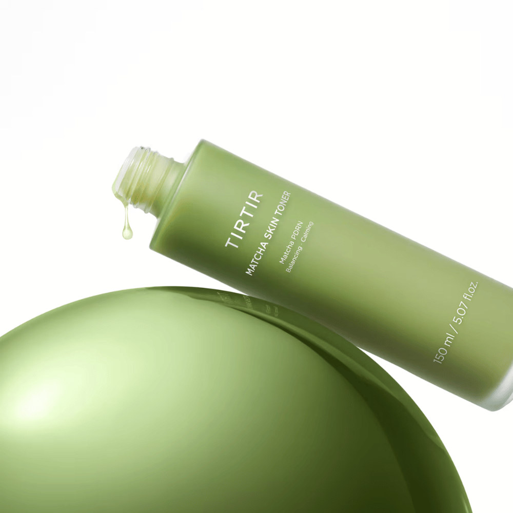 TIRTIR Matcha Skin Toner met matcha PDRN die de huid in balans brengt, irritatie kalmeert en hydratatie geeft voor een frisse en egale teint.