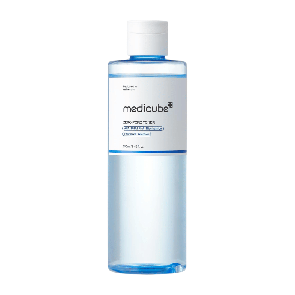 Medicube Zero Pore Toner 250 ml, exfoliërende gezichtstoner met AHA, BHA, PHA en niacinamide in een doorzichtige blauwe fles tegen een witte achtergrond.