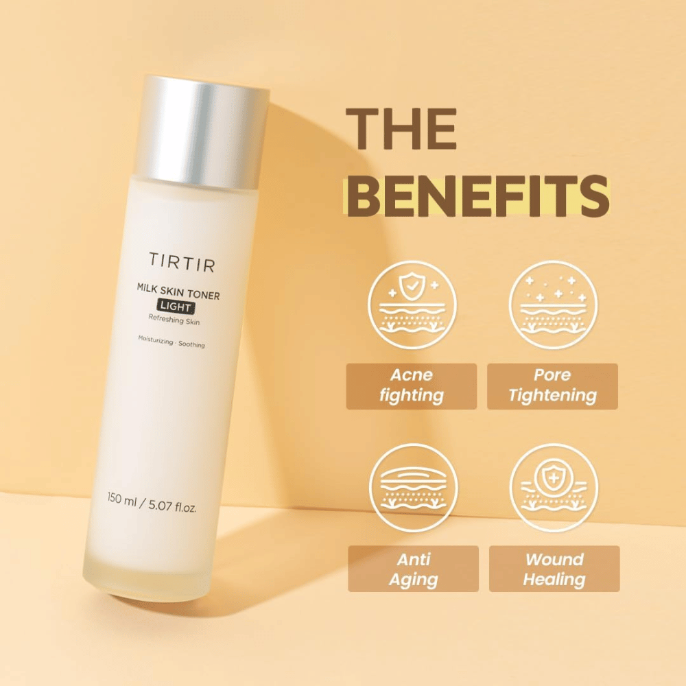 Productafbeelding van "TIRTIR Milk Skin Toner Light" op een gele achtergrond met de tekst "THE BENEFITS". De fles wordt gepresenteerd met iconen die de eigenschappen benadrukken: bestrijdt acne, vernauwt poriën, anti-aging en geneest wonden.