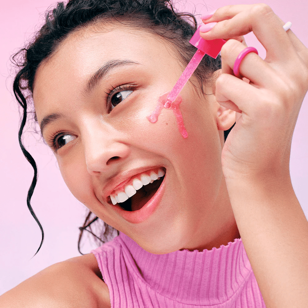 Toepassing van EqualBerry NAD+ Peptide Boosting Serum – glansgevend serum met NAD+ en peptiden voor stevigere huid