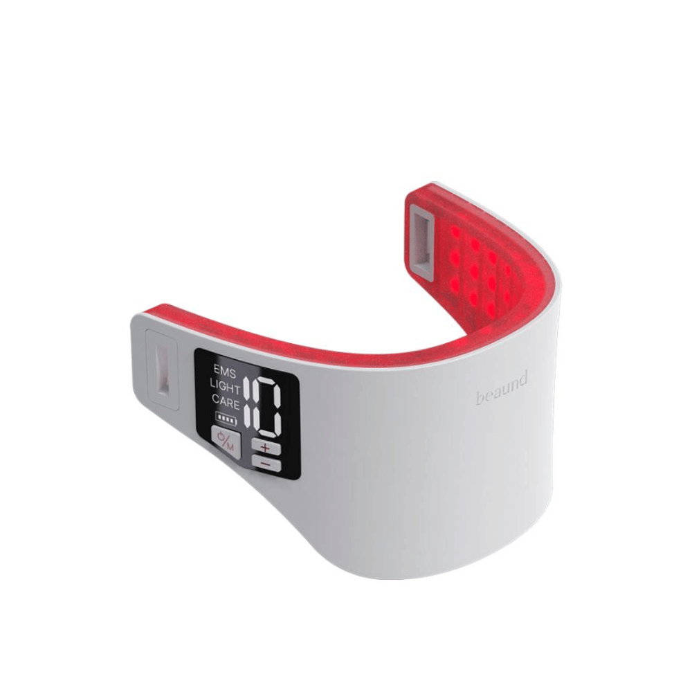 Beaund Neckcera met geactiveerde rode LED-lichttherapie. De rode lichtpunten aan de binnenkant tonen het behandeloppervlak dat op de huid van de hals is gericht.