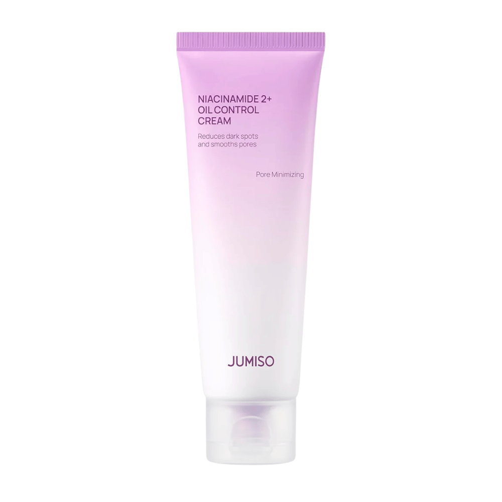 Productafbeelding van JUMISO Niacinamide 2+ Oil Control Cream op een lichte achtergrond. De roze en witte tube benadrukt de focus van het product op talgcontrole, porieverfijning en een verbeterde huidtoon voor de vette en gecombineerde huid.