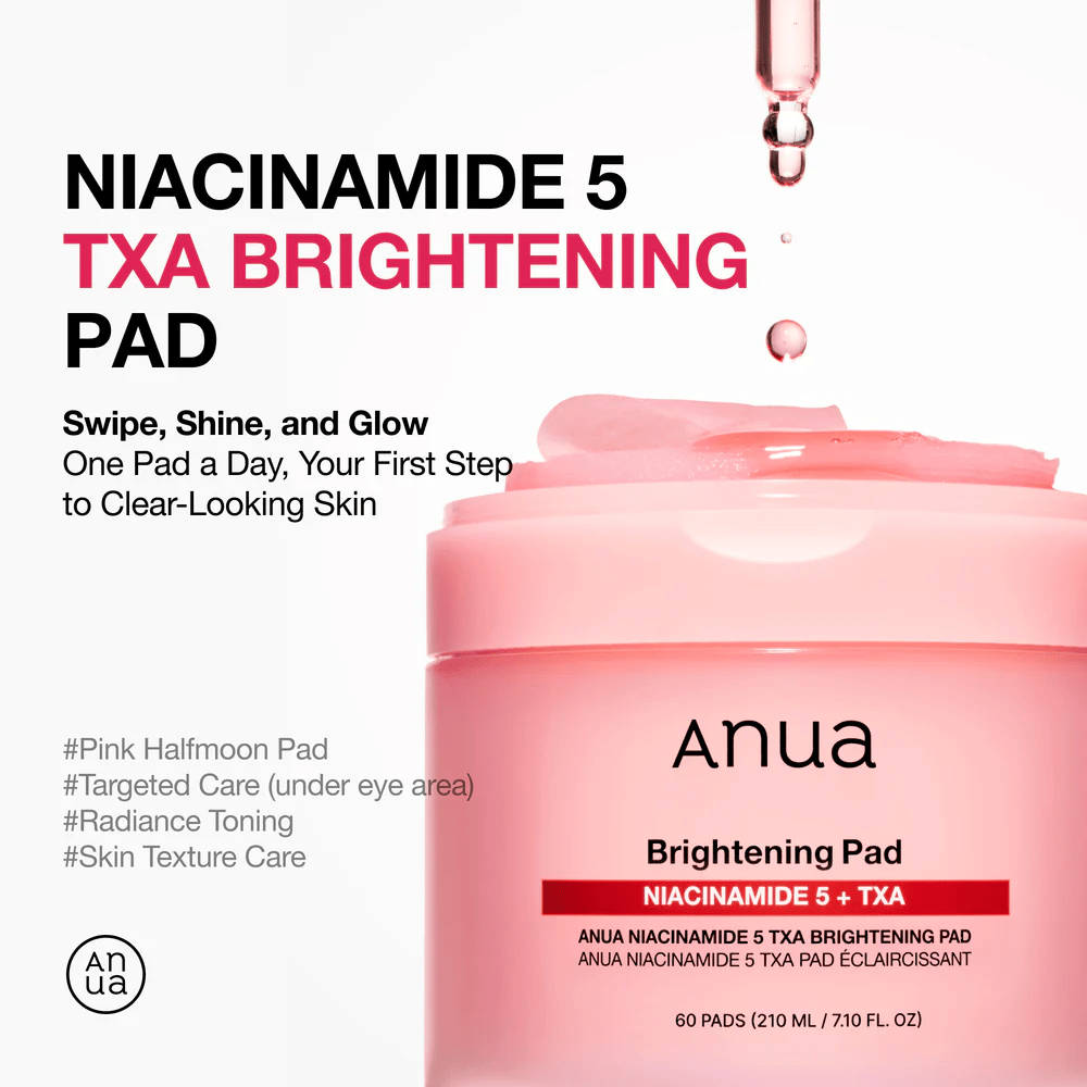 Roze pot met Anua Niacinamide 5 TXA Brightening Pad en halfvormige pads, met tekst die de nadruk legt op glans, egalere huidtint en gerichte verzorging met niacinamide en tranexaminezuur.