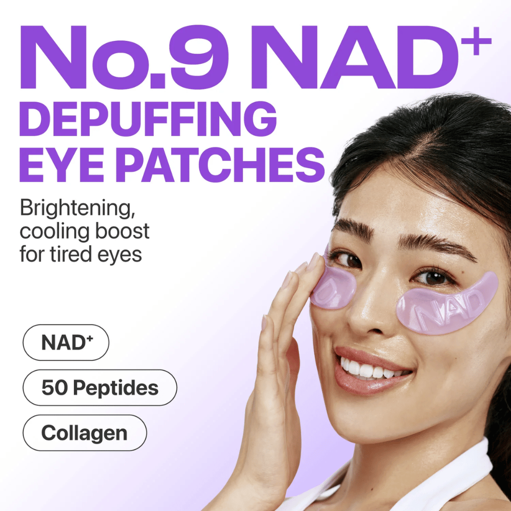 Vrouw met numbuzen No.9 NAD+ Collagen Eye Patches onder de ogen – verkoelend en verstevigend effect voor vermoeide ogen.