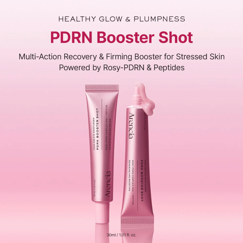 Productafbeelding van Arencia PDRN Booster Shot in roze tubedesign samen met open applicator. De focus ligt op glow, vollere huid en herstellende huidverzorging met PDRN en peptiden.