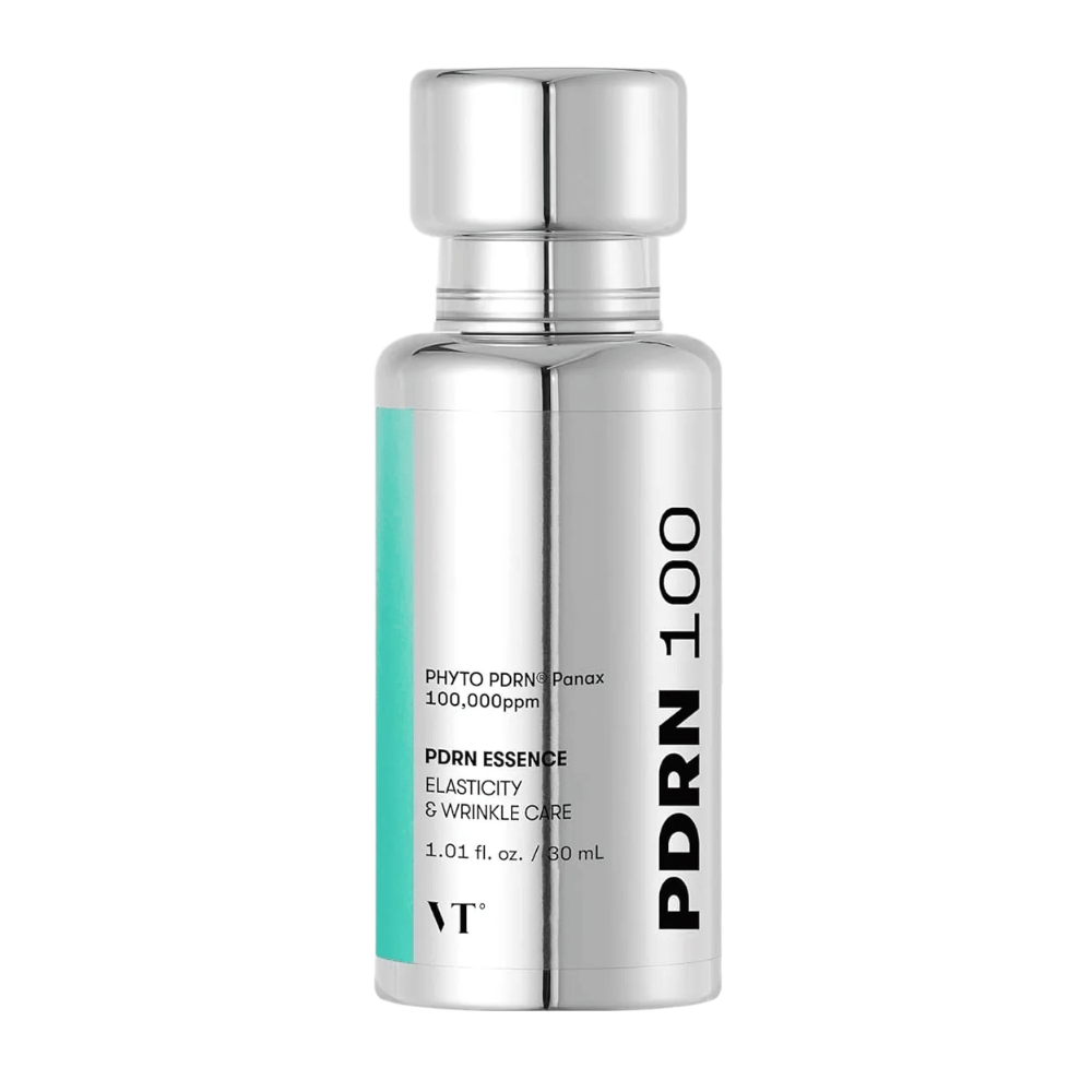 VT PDRN 100 Essence in een zilverkleurige fles met tekst die de inhoud aangeeft: 100.000 ppm PHYTO PDRN® Panax voor elasticiteit en rimpelverzorging. De fles bevat 30 ml en heeft een elegante, spiegelachtige uitstraling.