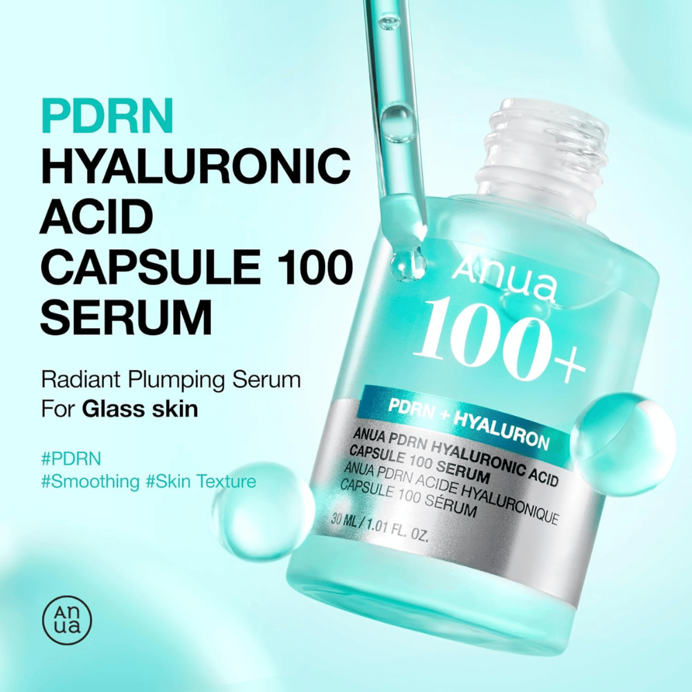 Anua PDRN Hyaluronic Acid Capsule 100 Serum is een hydraterend serum voor een stralende 'glass skin'-look. Bevat PDRN en hyaluronzuur om de textuur van de huid te egaliseren en intensieve hydratatie te bieden. Perfect om de elasticiteit en zachtheid van de huid te herstellen!