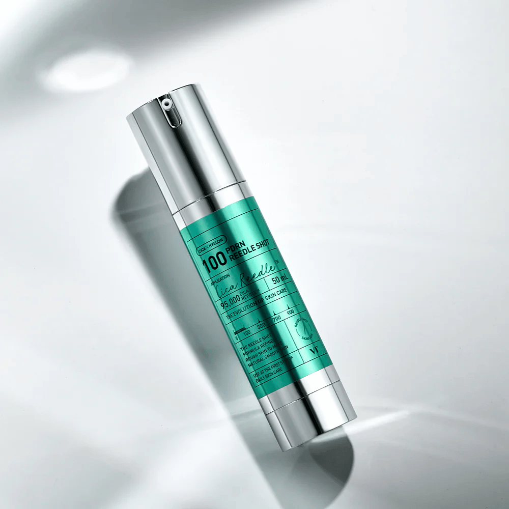 VT Cosmetics PDRN Reedle Shot 100 serum in pompflacon met microneedling-effect dat de huidstructuur verbetert en vernieuwing stimuleert
