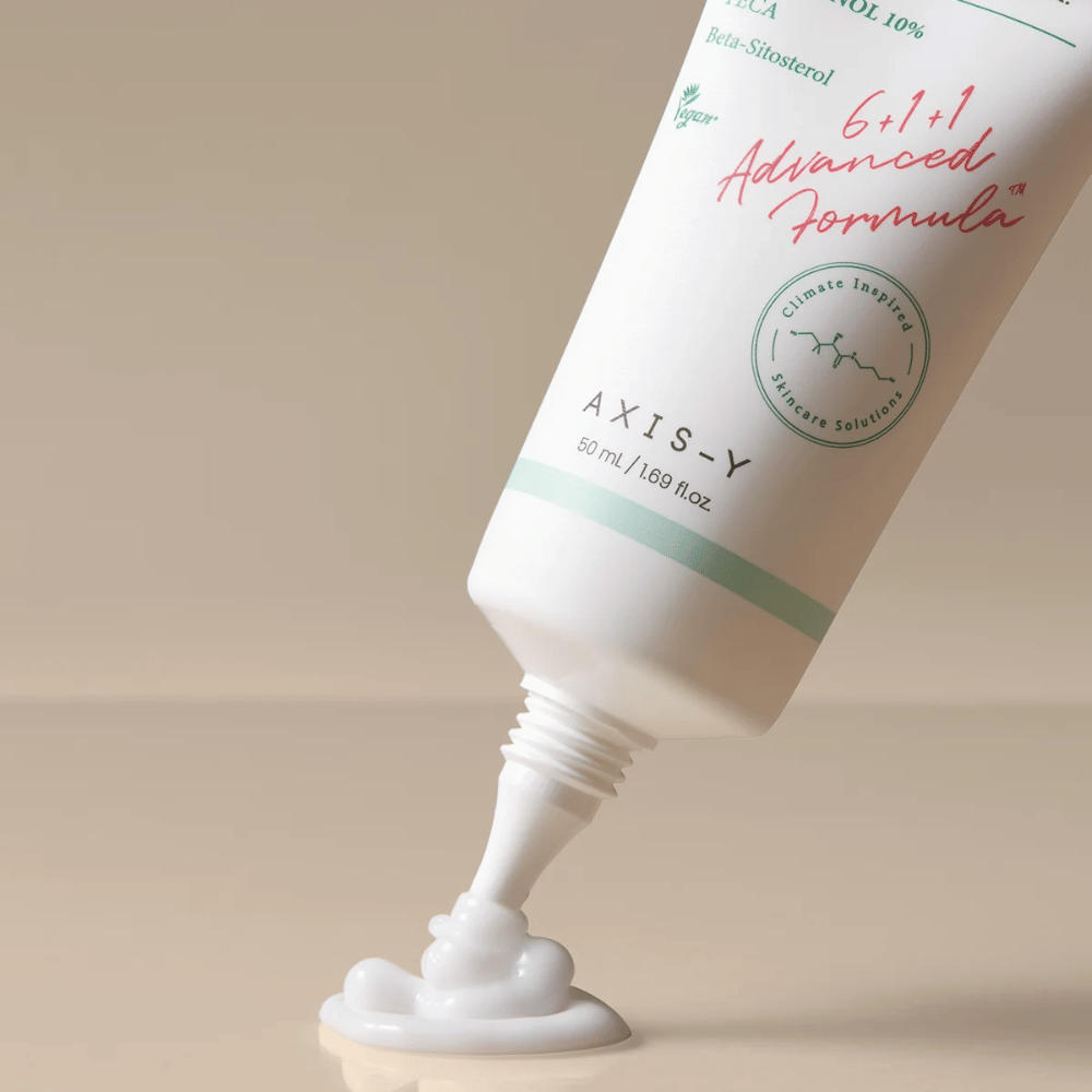 AXIS-Y Panthenol 10 Skin Smoothing Shield Cream wordt uit de tube gedrukt
