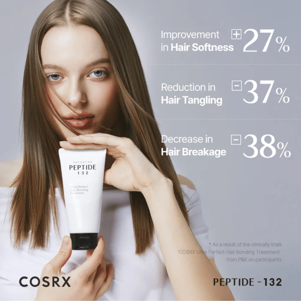 Vrouw houdt COSRX Peptide 132 Treatment – toont klinische resultaten met verminderd haarbreuk en verhoogde zachtheid.