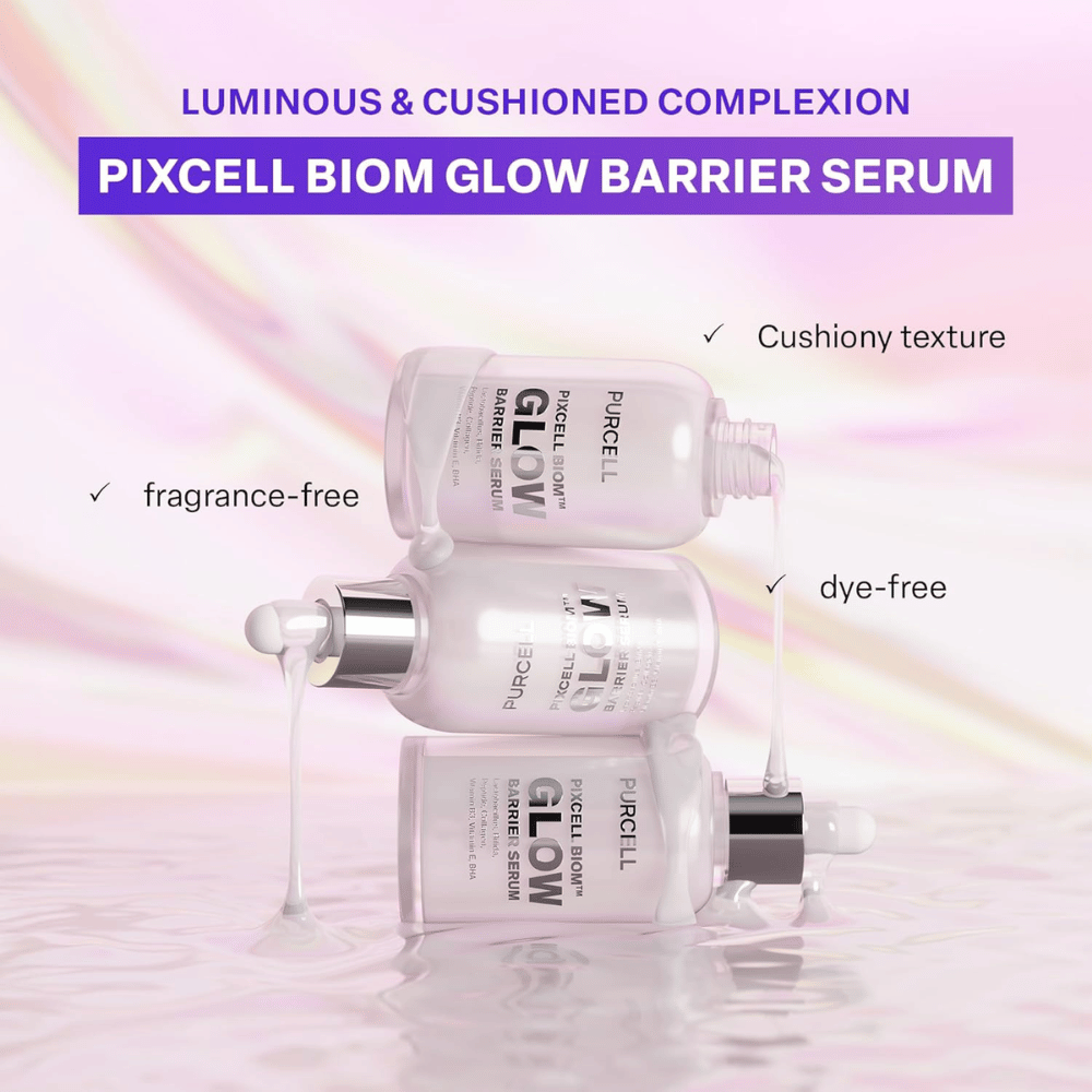 Drie flessen van PURCELL Pixcell Biom Glow Barrier Serum gestapeld met stromend serum. Geurvrij, kleurstofvrij en met een zachte, kussenvormige textuur.