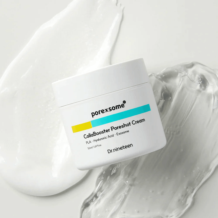 Dr.nineteen Porexsome CollaBooster Poreshot Cream på blank, geléliknande yta. En fuktgivande kräm med exosomer och hyaluronsyra.