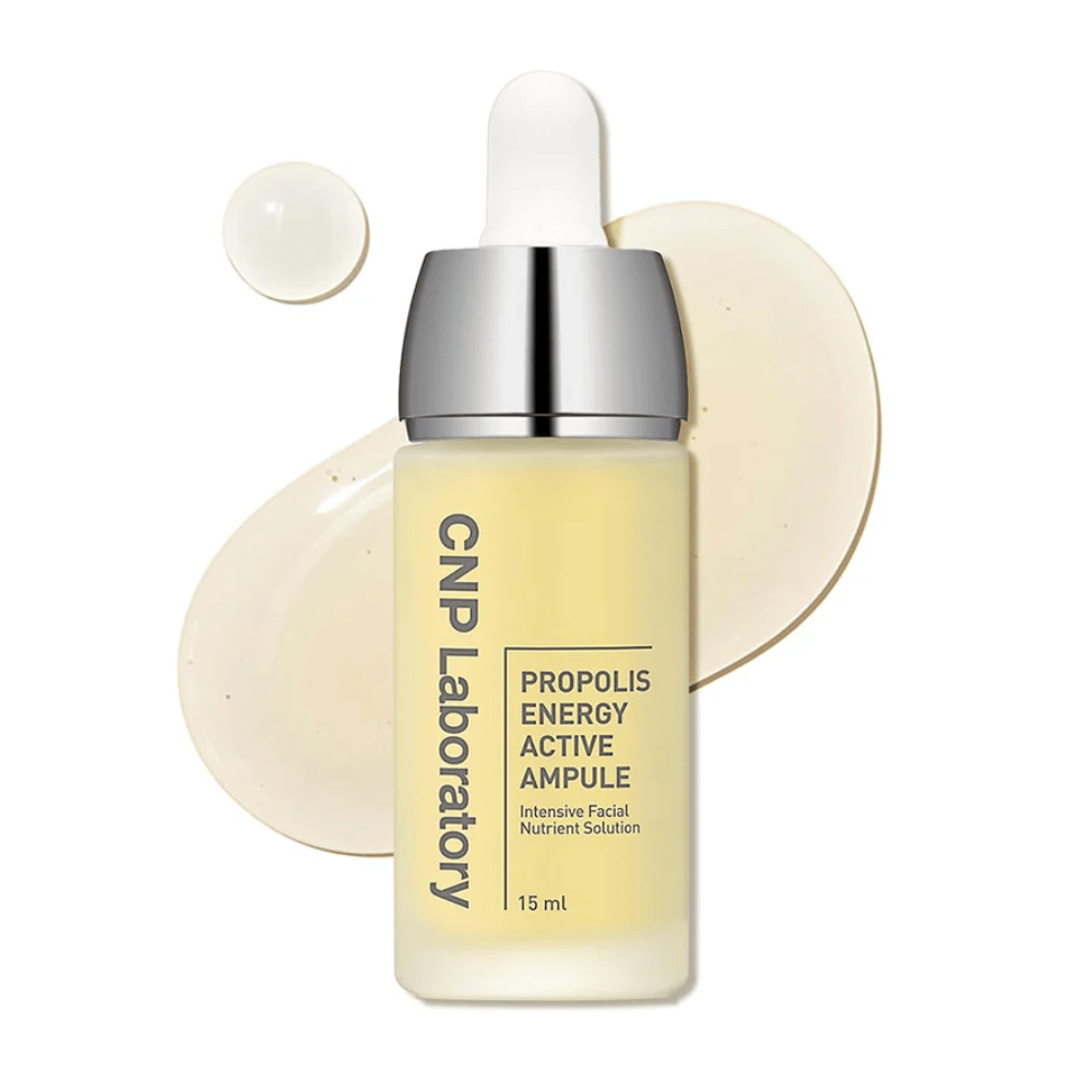CNP Laboratory Propolis Energy Active Ampoule is een intensieve voedingsoplossing voor het gezicht, verrijkt met propolisextract. Het hydrateert, versterkt de huidbarrière en geeft een natuurlijke glans. Ideaal voor de gevoelige huid. Dagelijks gebruiken om een gezonde en stralende huid te bevorderen.