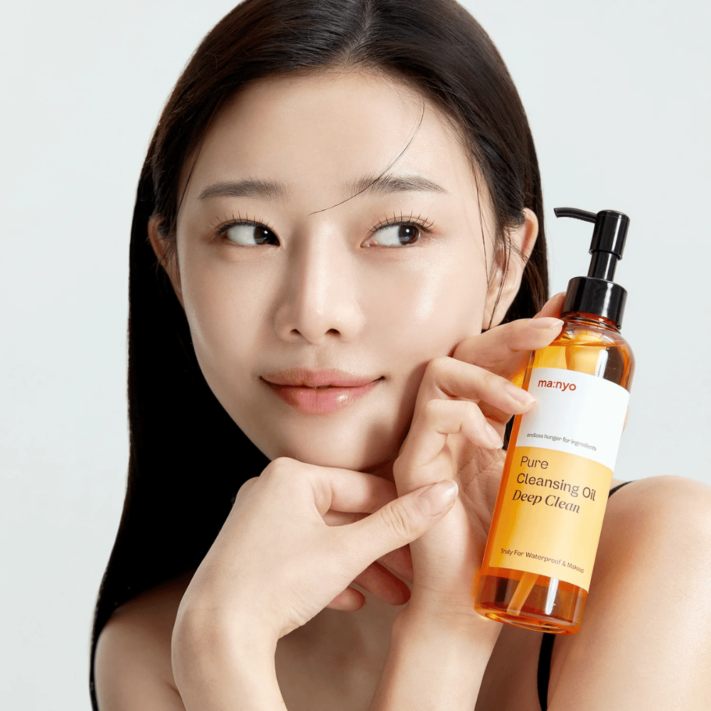 ma:nyo Pure Cleansing Oil Deep Clean – diep reinigende olierijniging die effectief waterproof make-up en vuil oplost zonder de huid uit te drogen.