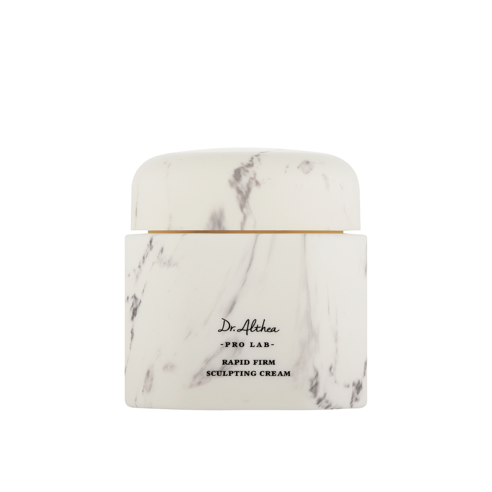 Dr. Althea Pro Lab Rapid Firm Sculpting Cream in een stijlvol gemarmerd potje. Een luxe gezichtscrème die de huid verstevigt en hydrateert, met de focus op het geven van lift en ondersteuning voor een jeugdige glans.