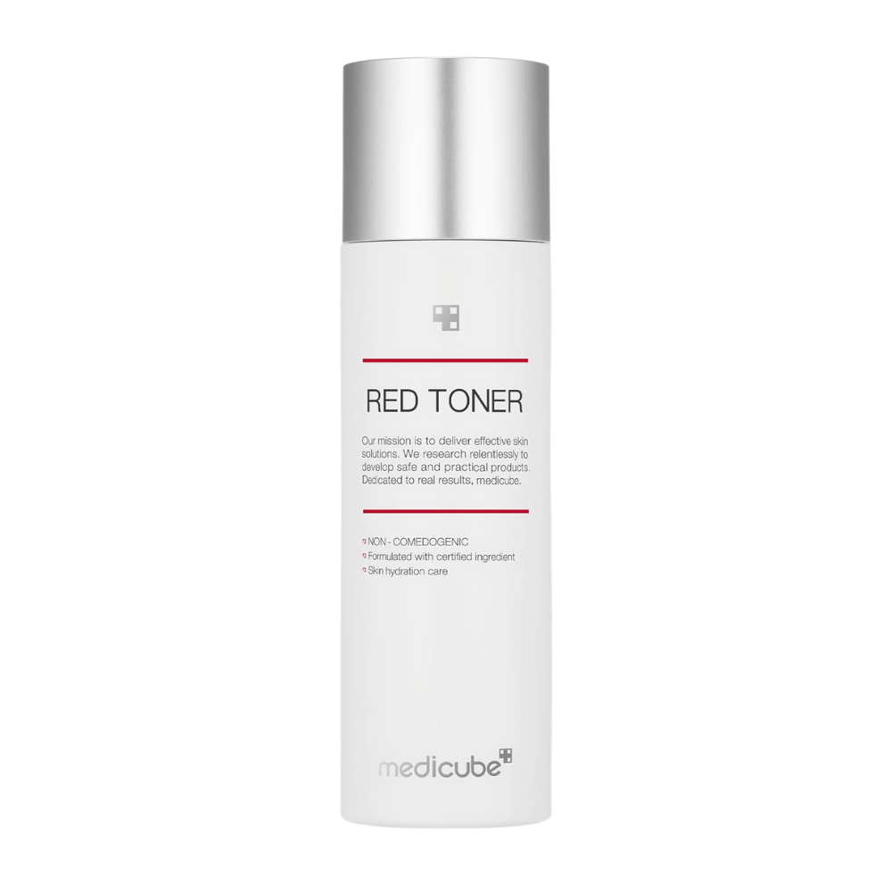 Productafbeelding van medicube Red Toner – een witte fles met zilveren dop en minimalistisch ontwerp, ontwikkeld voor acnegevoelige huid.