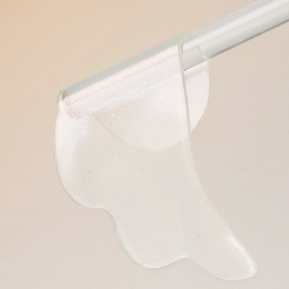 Close-up van Beauty of Joseon onder oogpatch met gelconsistentie die intense hydratatie en verzorging biedt aan de huid onder de ogen.