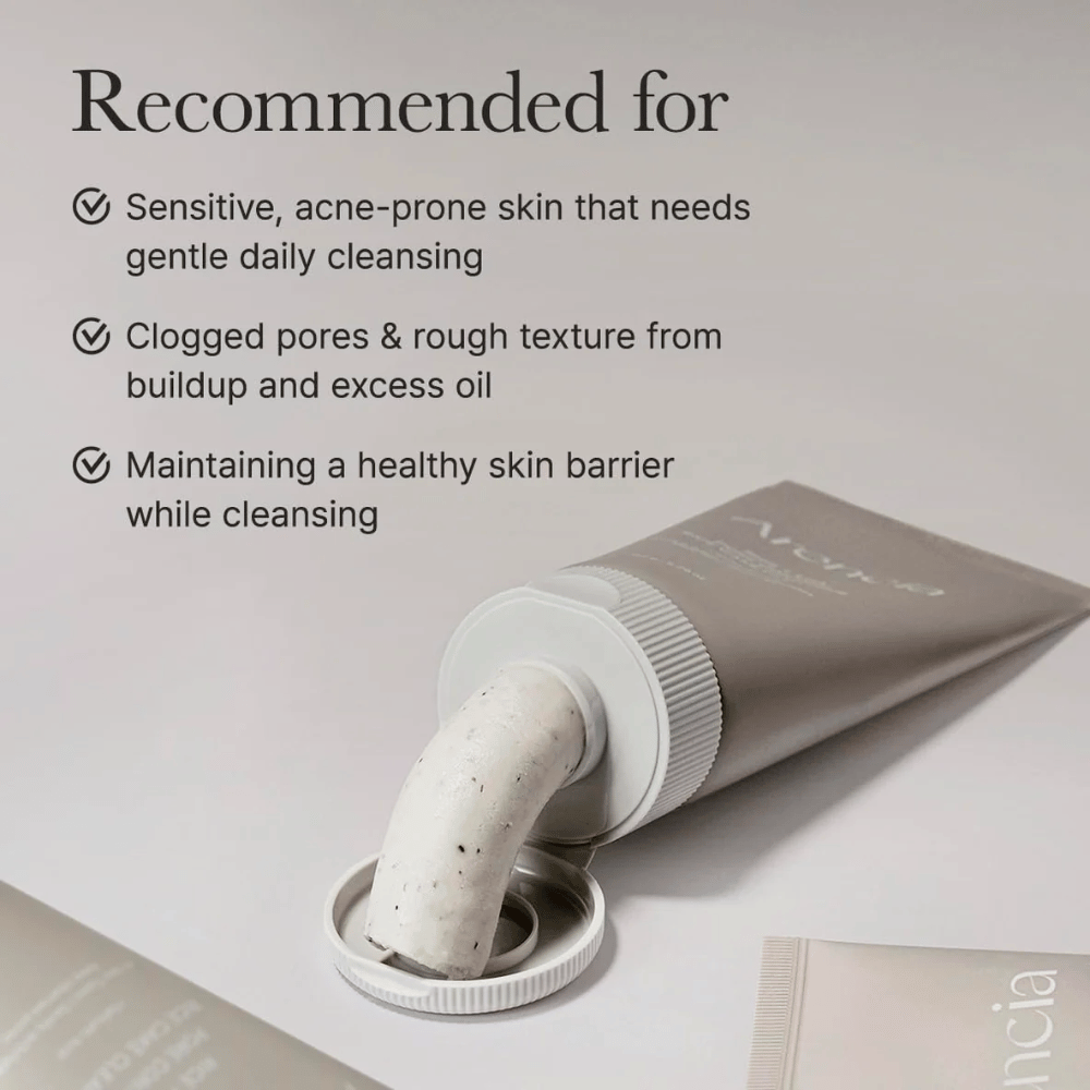 Arencia Rice + LHA Pore Control Rice Cake Cleanser in tube met uitgedrukte product, toont romige consistentie geschikt voor gevoelige en acne-gevoelige huid.