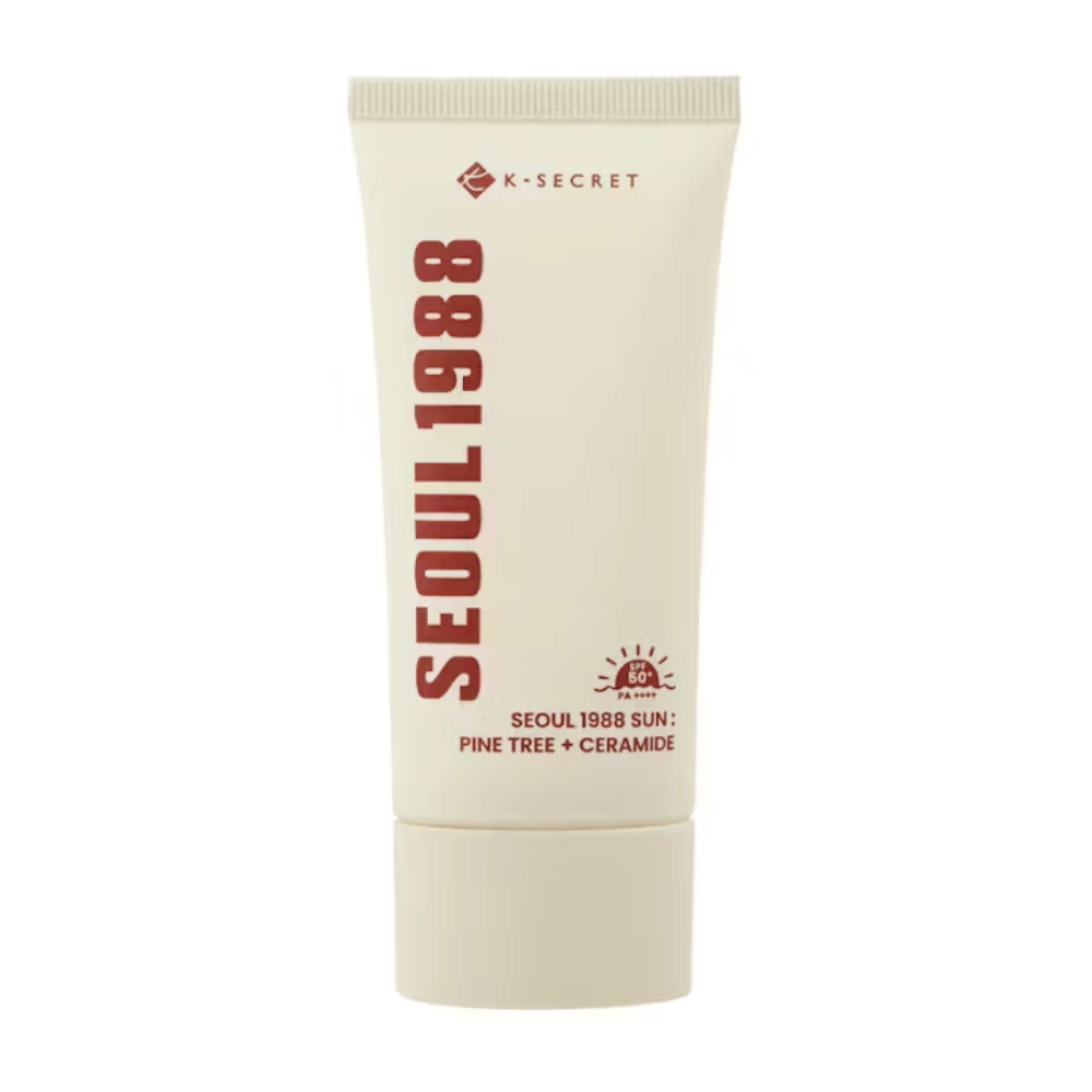 SEOUL 1988 Sun Cream combineert de kracht van dennenbast en ceramiden om de huid te beschermen tegen de zon (SPF50+ PA++++) terwijl het hydrateert en de huidbarrière versterkt.
