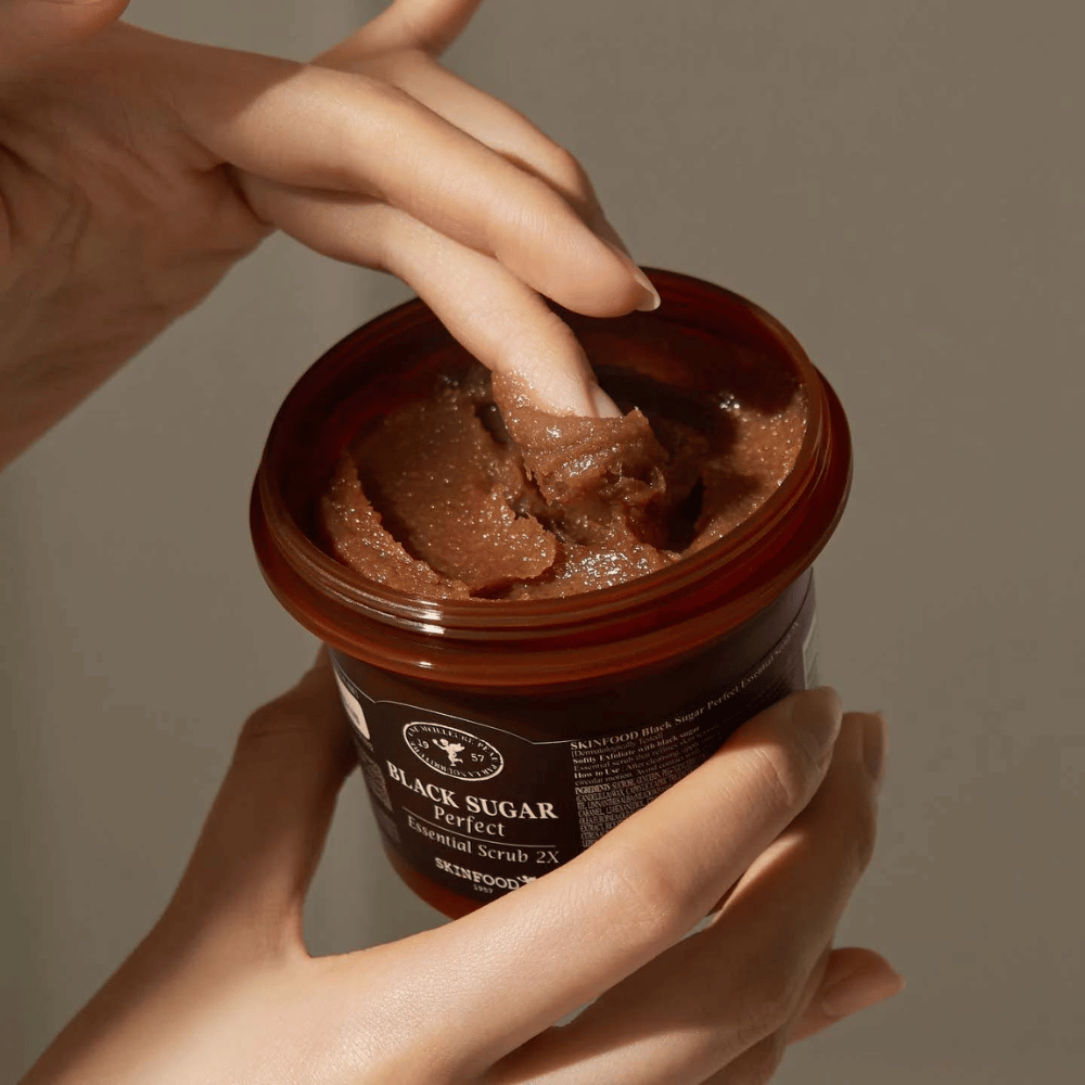 Trefwoorden: SKINFOOD Black Sugar Perfect Essential Scrub 2X 210g