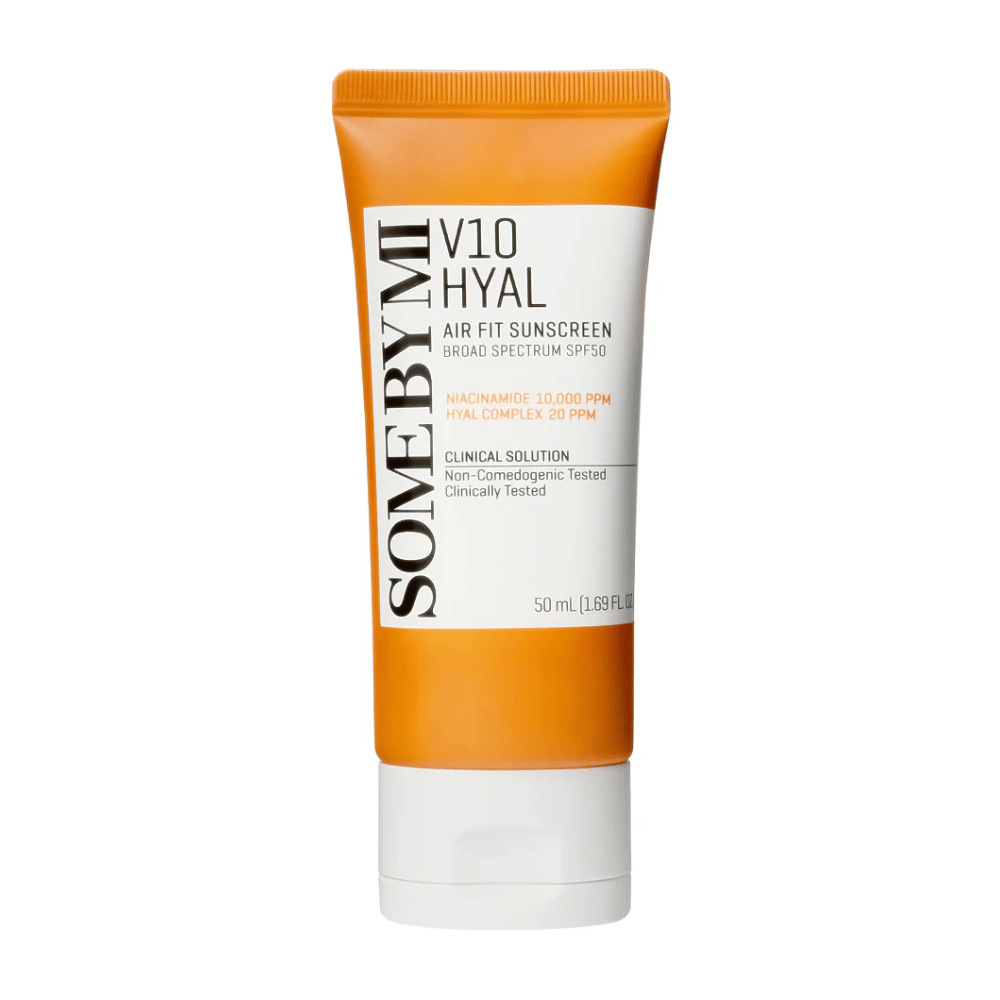SOME BY MI V10 Hyal Air Fit Sunscreen SPF50 biedt breed spectrum UV-bescherming. Bevat 10.000 PPM niacinamide en 20 PPM hyaluronzuurcomplex dat de huid hydrateert en opheldert. Klinisch getest en niet-comedogeen, waardoor het ideaal is voor dagelijks gebruik.
