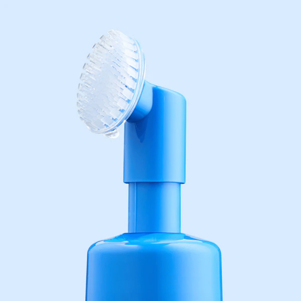 Detailafbeelding van de zachte siliconenapplicator die is ontworpen om de hoofdhuid te masseren en het product gelijkmatig te verdelen tijdens het aanbrengen.
