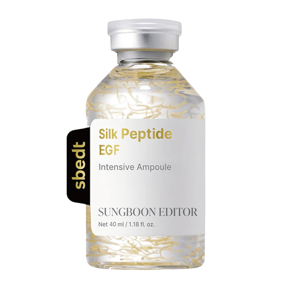 SUNGBOON EDITOR Silk Peptide EGF Intensive Ampoule is een geconcentreerd serum met zijde-extract, EGF, peptiden en 24K goud dat de huid hydrateert en bijdraagt aan een stevigere, egalere en stralendere uitstraling.
