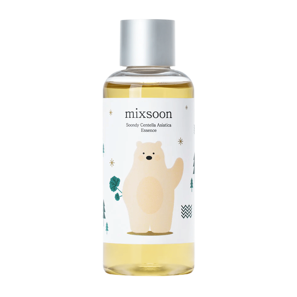 Productafbeelding van Mixsoon Soondy Centella Asiatica Essence in transparante fles met berenillustratie, tegen een witte achtergrond.