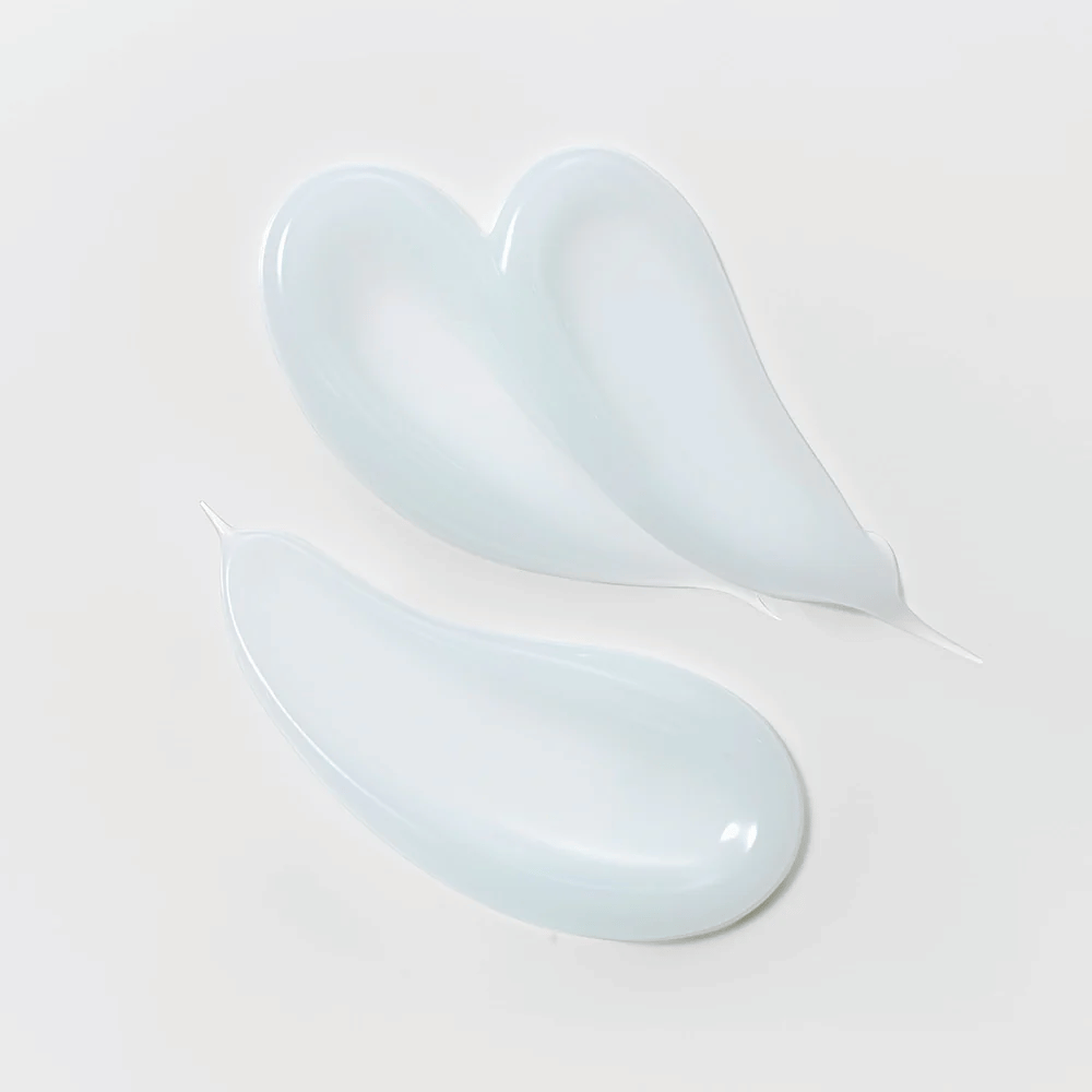 Textuur van Slow Pure Splash Hydration Gel Cream, een licht blauwachtige gel die hydrateert en de huid kalmeert.