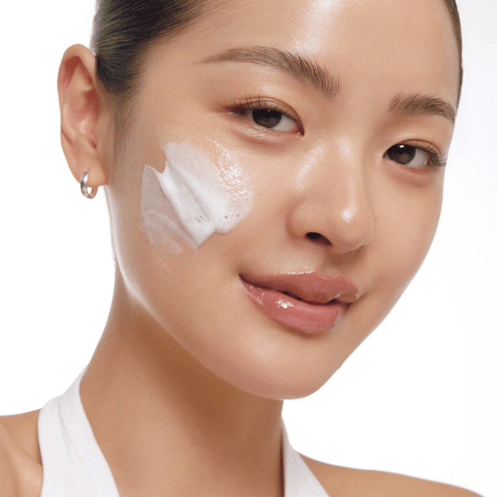 AXIS-Y Sunday Morning Refreshing Cleansing Foam aangebracht op de huid