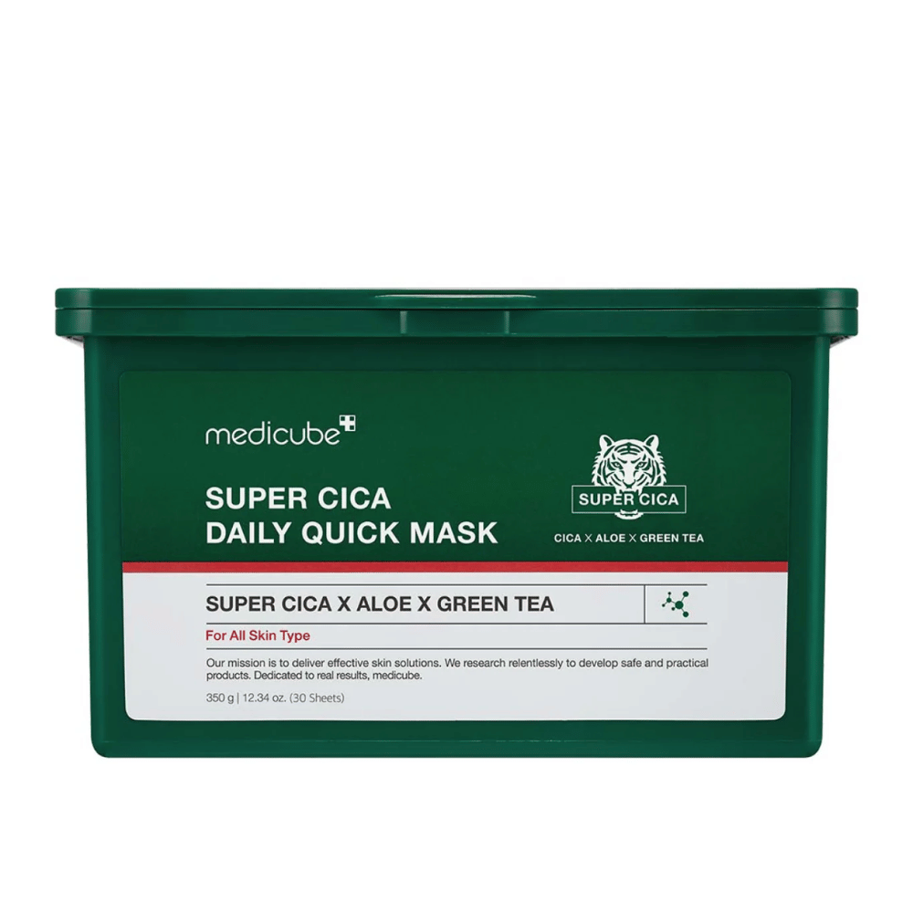 Groene plastic pot met etiket voor medicube Super Cica Daily Quick Mask – een gezichtsmasker met Cica, aloë en groene thee voor dagelijkse hydratatie en kalmerend effect op alle huidtypes.